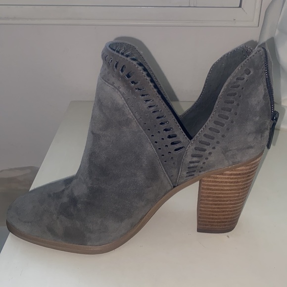 Vince Camuto 6.5 - Picture 2 of 5